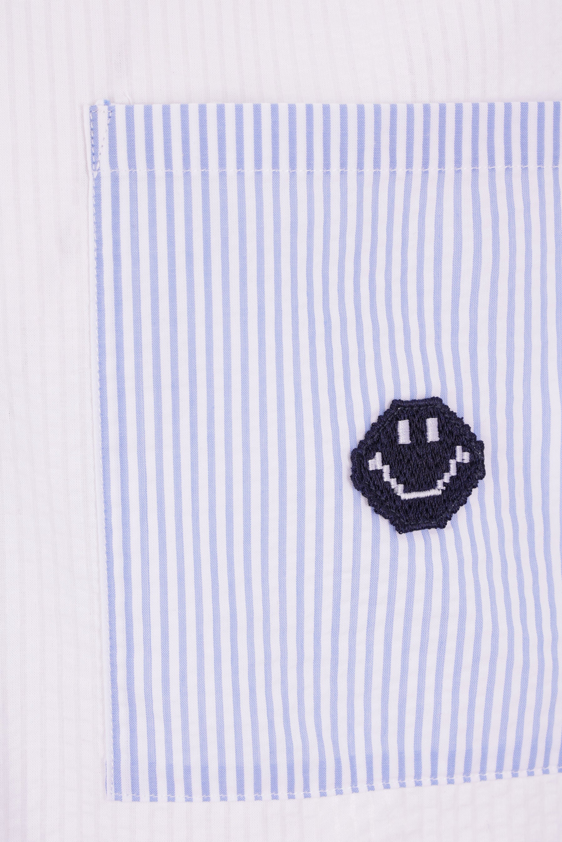 Smiley patch striped seersucker shirt